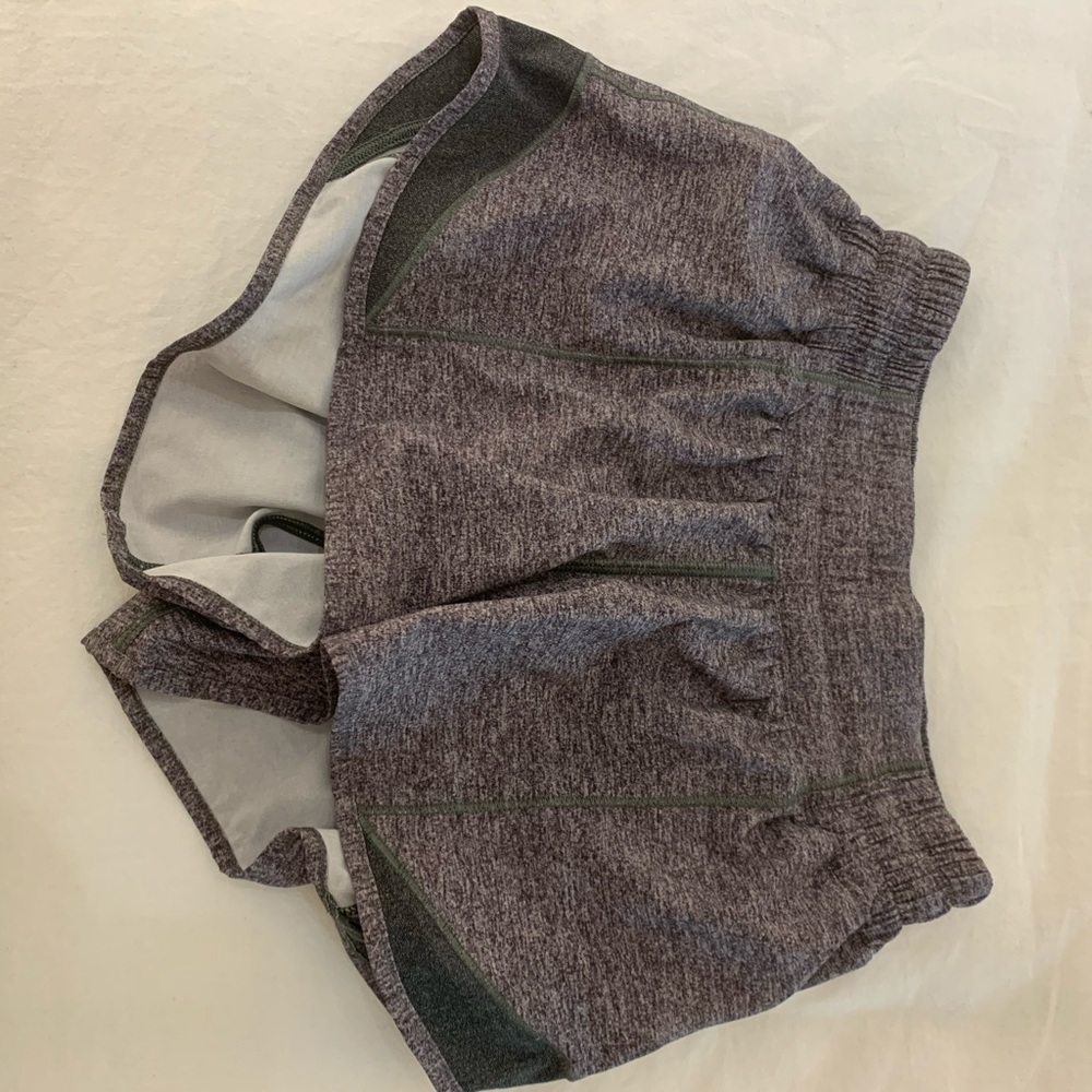 lululemon hotty hot short 2.5”
